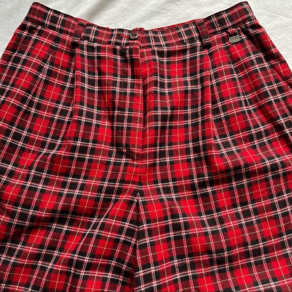 Liz Golf vintage bermuda shorts red/black  plaid Size 14 button and zipper